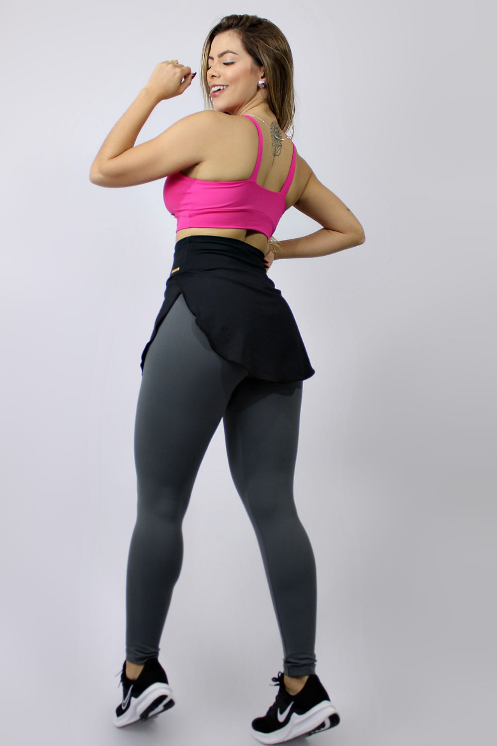 Calça legging preta com tapa bumbum básica